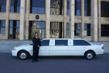 Adelaide Airport Transfers, Luxury Car Hire Adelaide, Chauffeured Services- Maxi Limo